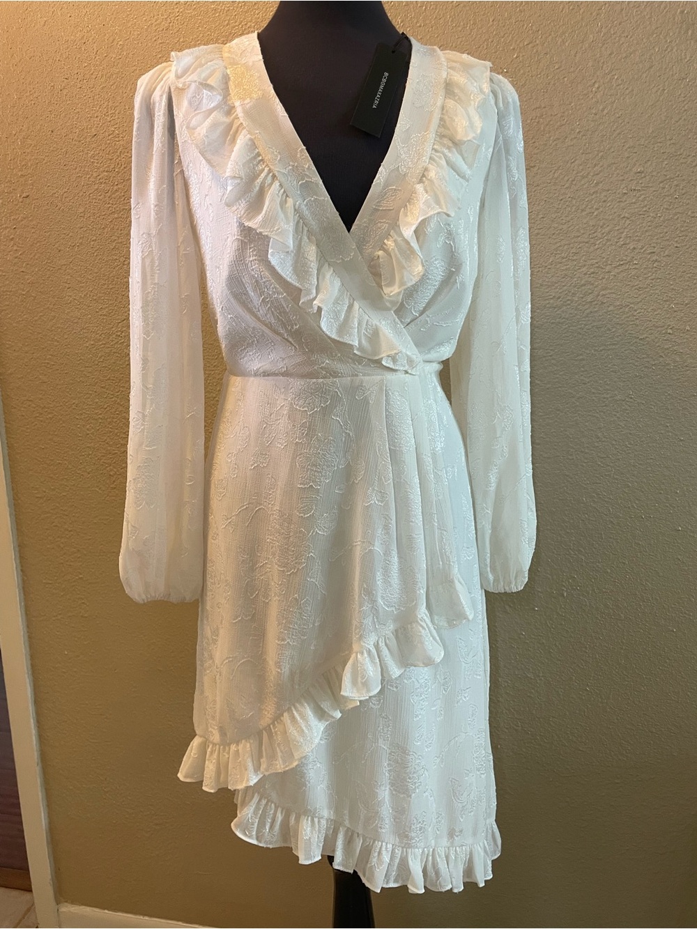 BCBGMaxAzria Women’s Ruffled V-Neck Faux Wrap Long Sleeve mini Dress - Size 6